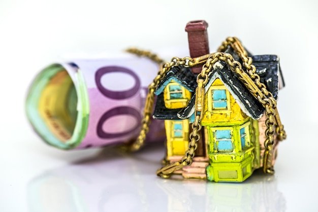 A collage depicting various inflation-resistant assets, including real estate (a house), commodities (gold bars, oil barrels), and Treasury Inflation-Protected Securities (TIPS).