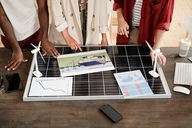 Sustainable Investing Trends: US Financial Goals in 2025