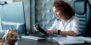 The Role of Technology in Budgeting: Best Apps & Tools for 2025 - Cover Image