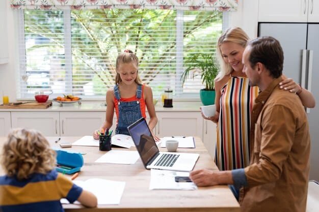 2025 Tax Cuts: How Will They Impact Your US Household Budget?